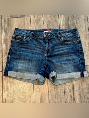 Tommy Hilfiger Cuffed Denim Shorts Size 8 Medium Wash Stretch